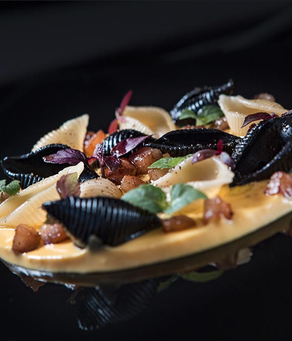 images/home-gallery/05.jpg#joomlaImage://local-images/home-gallery/05.jpg?width=570&height=664